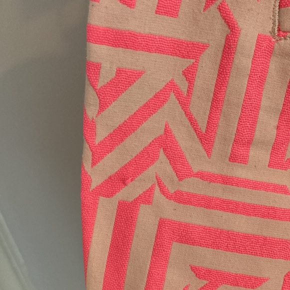 2/$30 🩷 J Crew shorts 🩷 size 6 🩷 pink and white 🩷 textured - Picture 10 of 15